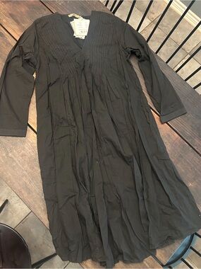 NWT Dress Addict Classic Black Samba V Dress